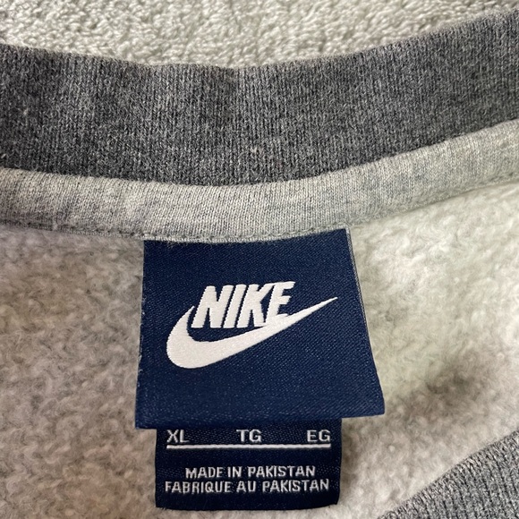 Nike Swoosh Grey Crewneck Sweatshirt Mens XL Embroidered Logo - Picture 4 of 14